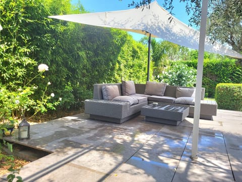 Villa in Biot Villa in Villeneuve-Loubet