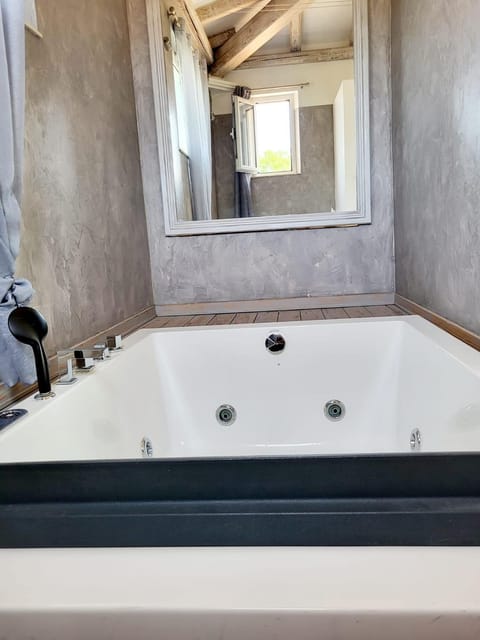 Villa in Biot Villa in Villeneuve-Loubet