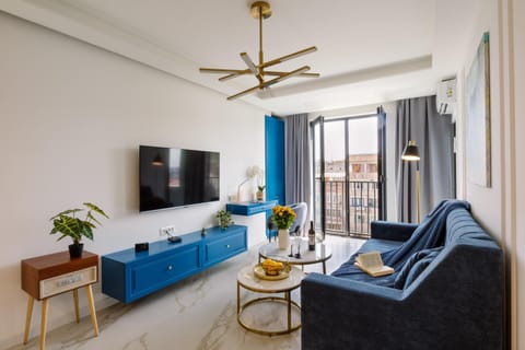 TV and multimedia, Living room, Seating area, Evening entertainment