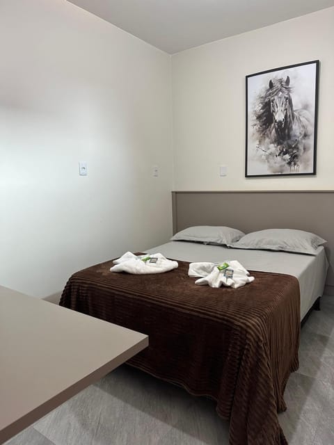 Bed, Photo of the whole room, towels