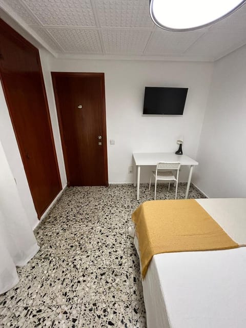 Bed, TV and multimedia, wardrobe