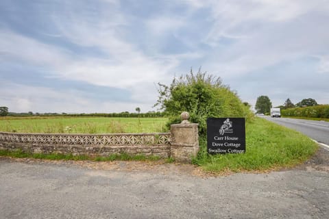 LetAway - Dove Cottage Pickering House in England