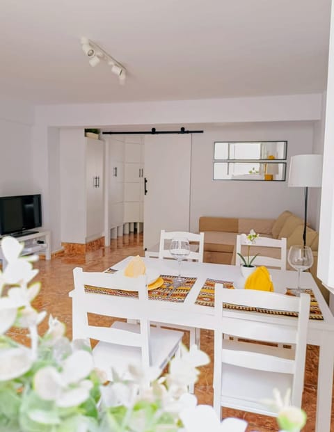 TV and multimedia, Living room, Dining area