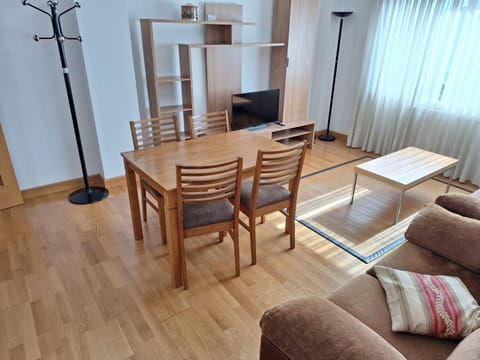 Communal lounge/ TV room, TV and multimedia, Living room, Dining area