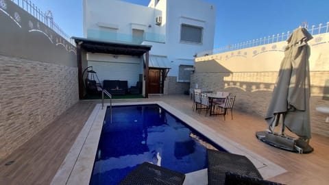 Pool view, Swimming pool, sunbed