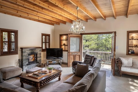 Communal lounge/ TV room, Living room