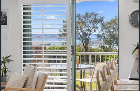 View (from property/room), Balcony/Terrace, Living room, Seating area, Dining area