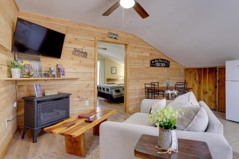 Hike, Fish and Unwind Pet-Friendly Sevierville Gem! Apartment in Pigeon Forge