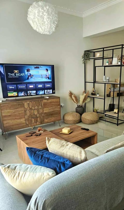 TV and multimedia, Living room, Evening entertainment, air conditioner