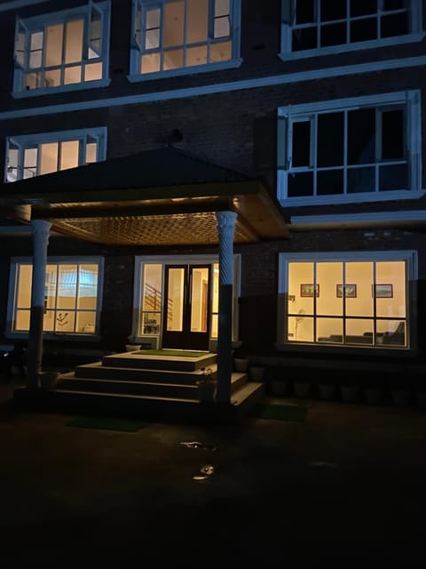 Facade/entrance, Night