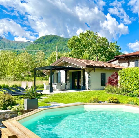 Property building, Garden, Swimming pool