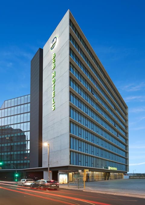 Property building, pet friendly, pet friendly, elevator