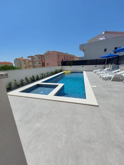 Day, Pool view, Swimming pool, sunbed