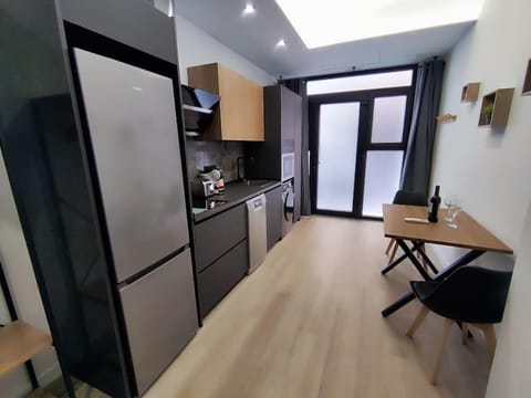 Kitchen or kitchenette, Dining area, dishwasher, pet friendly, stove