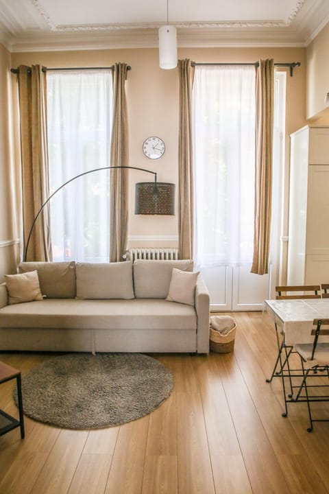 Living room, internet