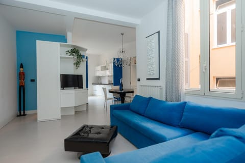 Communal lounge/ TV room, TV and multimedia, Living room, Seating area, Evening entertainment