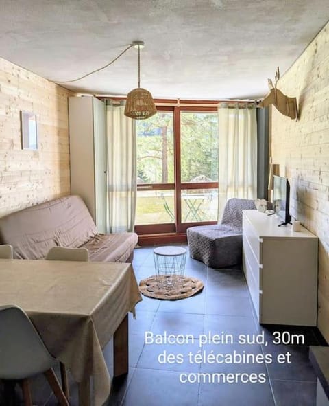 Studio 25m2, 5 pers, 30m des pistes, balcon sud Apartment in Provence-Alpes-Côte d'Azur