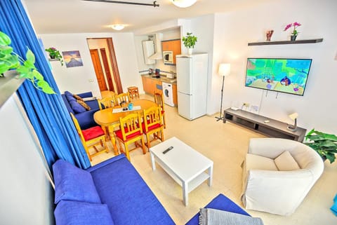 Bed, TV and multimedia, Balcony/Terrace, Kitchen or kitchenette, Living room, Seating area, Dining area, air conditioner