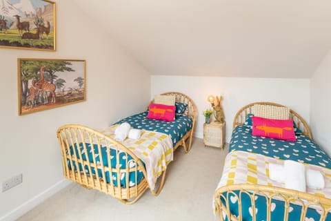 Family Friendly Sleeps 6 in Exmouth By The Sea House in Exmouth