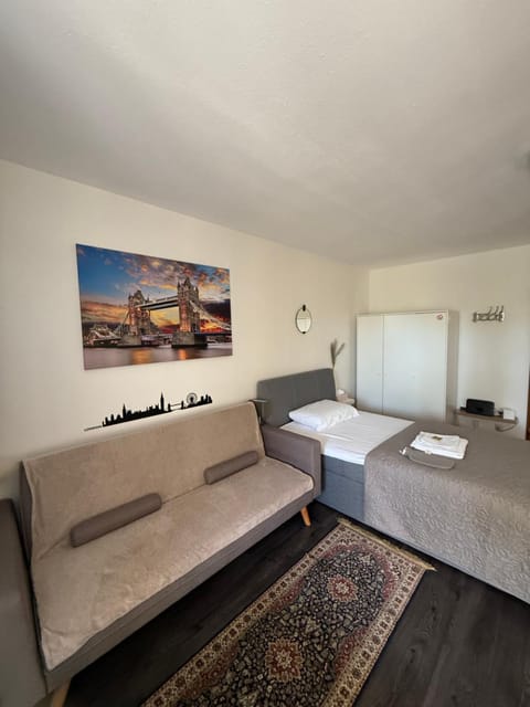 4-Studio mit Küche & Magenta TV-10 Min ins Zentrum Apartment in Wiesbaden