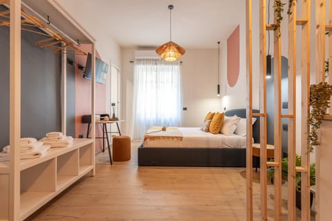 Bed, Bedroom, towels, wardrobe