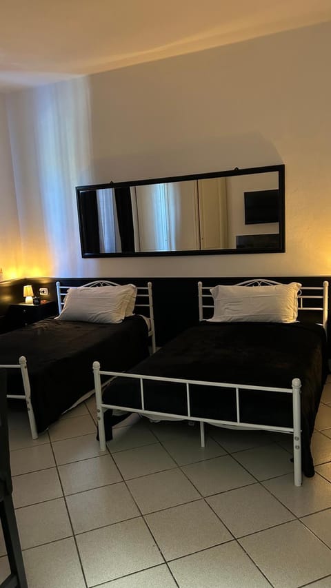 Kitchen or kitchenette, Bedroom
