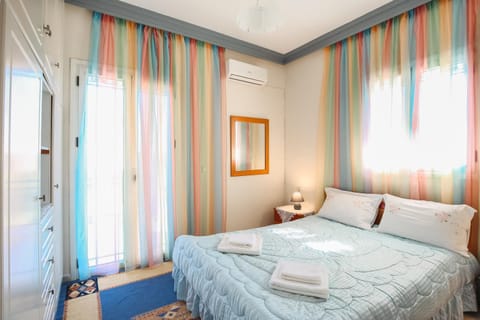 Bedroom, wardrobe, air conditioner