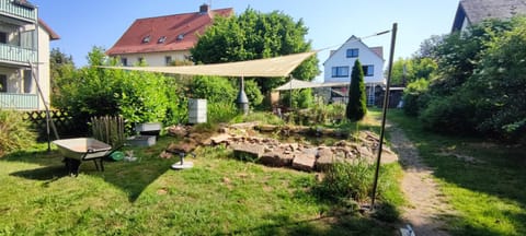 Property building, Spring, Day, Natural landscape, Garden, Balcony/Terrace, Garden view