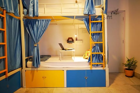 Bed, bunk bed