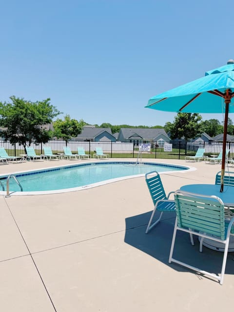 Coastal Oasis: Pool & Beach! House in Socastee