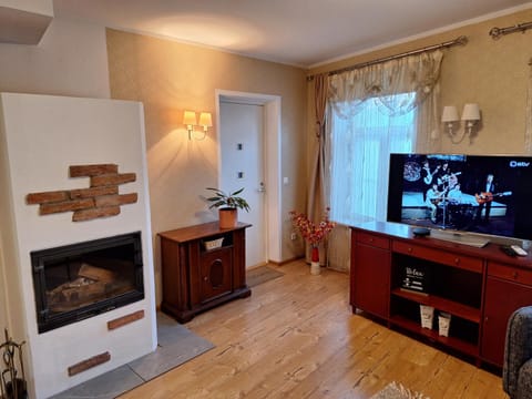 TV and multimedia, Living room, Evening entertainment, fireplace