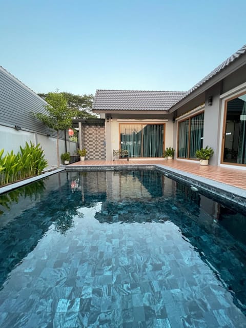 Property building, Pool view, Swimming pool, Open Air Bath