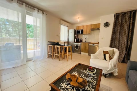 Kitchen or kitchenette, Living room, Dining area