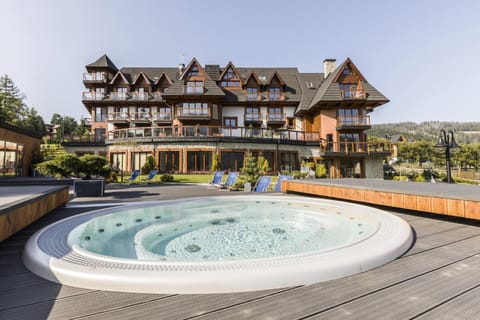 Day, Hot Tub