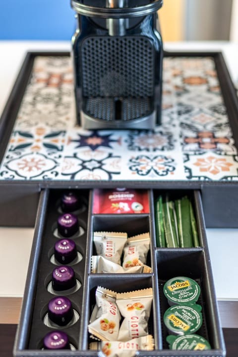 Coffee/tea facilities, Kitchen or kitchenette, Food and drinks