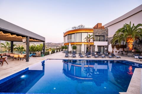 Property building, Swimming pool