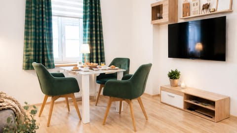 Dining area, Food