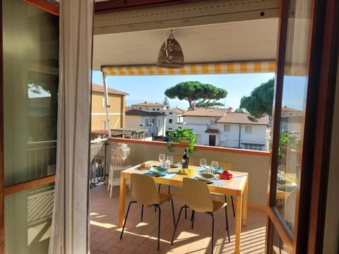 View (from property/room), Balcony/Terrace, Balcony/Terrace, Dining area