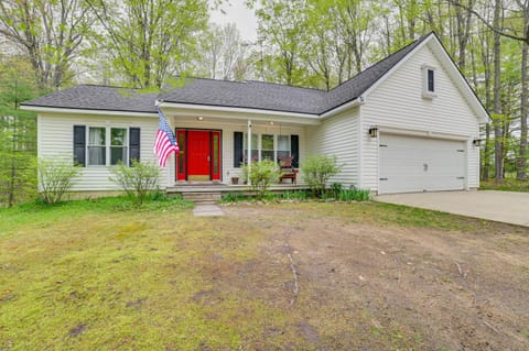 Pet-Friendly Kalkaska Home about 19 Mi to Torch Lake! House in Michigan