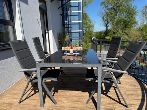 View (from property/room), Balcony/Terrace, Dining area