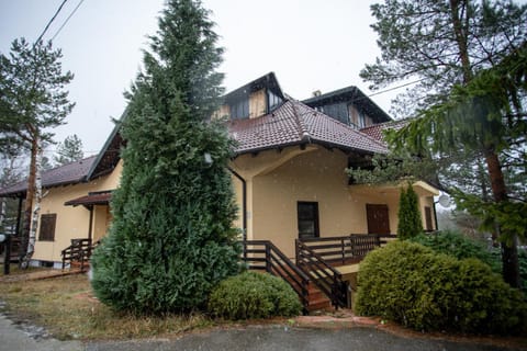 Property building, Day, Garden, Garden view