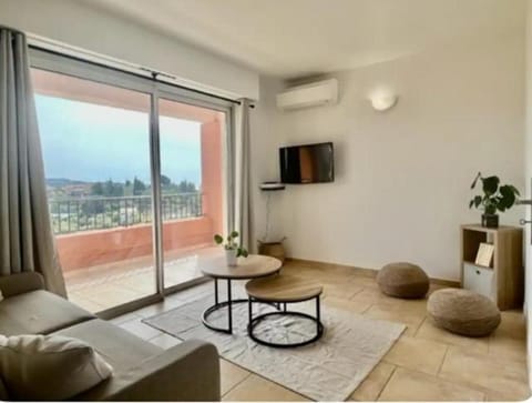 Property building, TV and multimedia, Living room, air conditioner