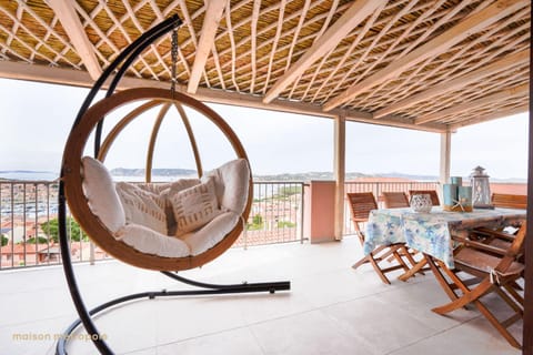 Balcony/Terrace, sunbed