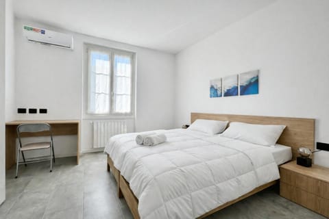 Bed, Photo of the whole room, Bedroom, towels, air conditioner