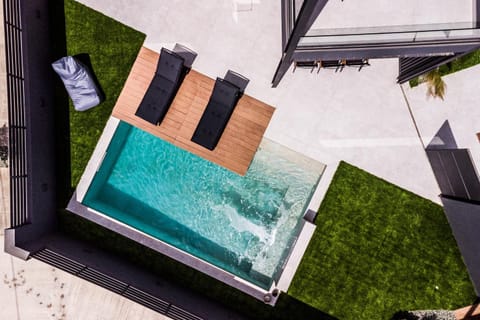 Day, Swimming pool, sunbed