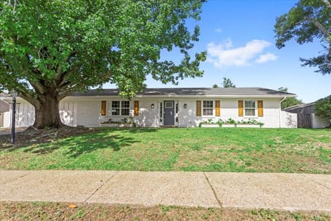 Ranch Home Gem 5BR Home Sleeps 12 with Game Room House in Gulfport