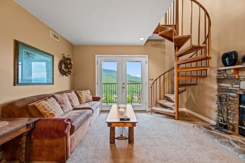 Rocky Top Oasis House in Pittman Center