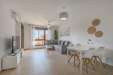 TV and multimedia, Living room, Seating area, Evening entertainment