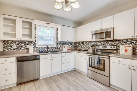 Welcoming Townhome half Mi to Downtown Smyrna House in Smyrna