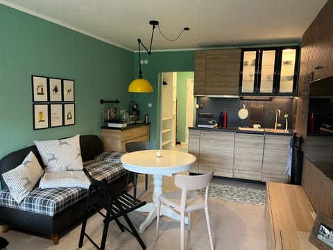 Kitchen or kitchenette, Seating area